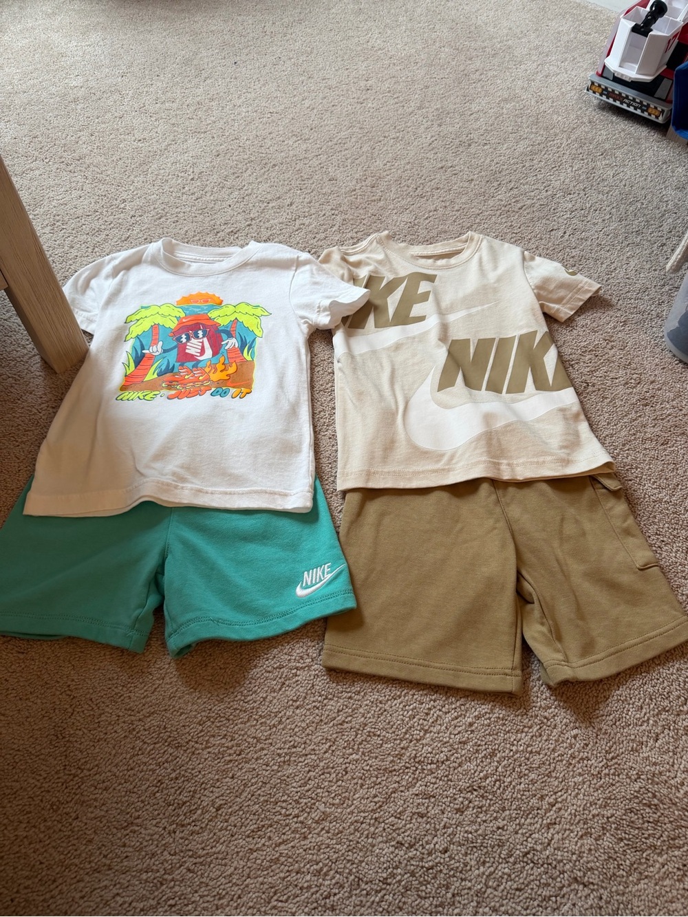 Nike Kids Short Sleeve Graphic Tees in Cream with Multicolor & Tan Logo
